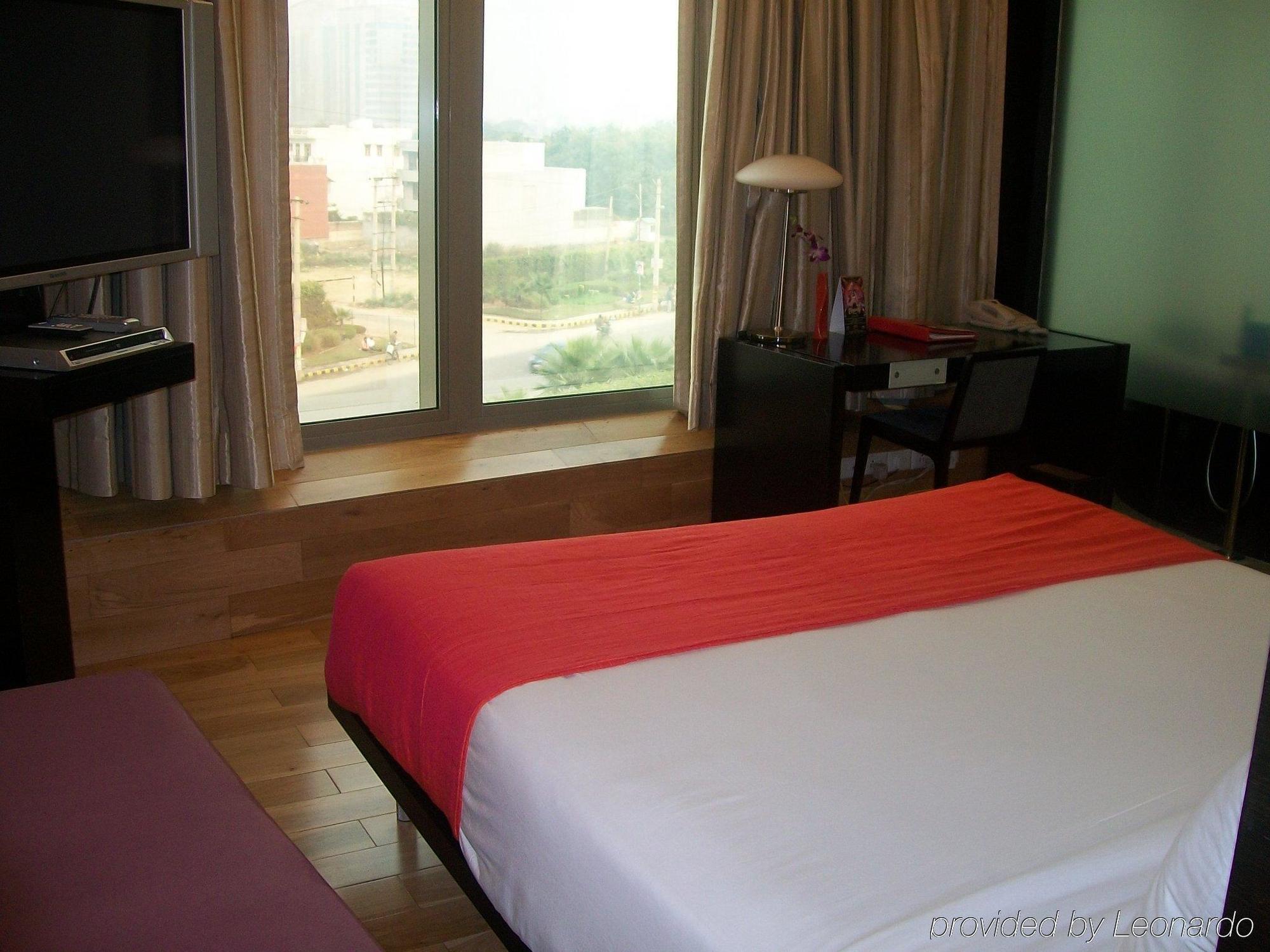Galaxy Hotel & Spa Ґурґаон Екстер'єр фото