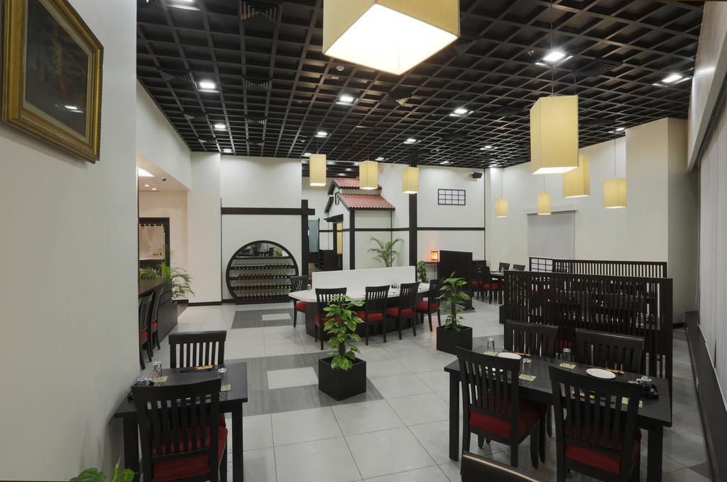 Galaxy Hotel & Spa Ґурґаон Екстер'єр фото