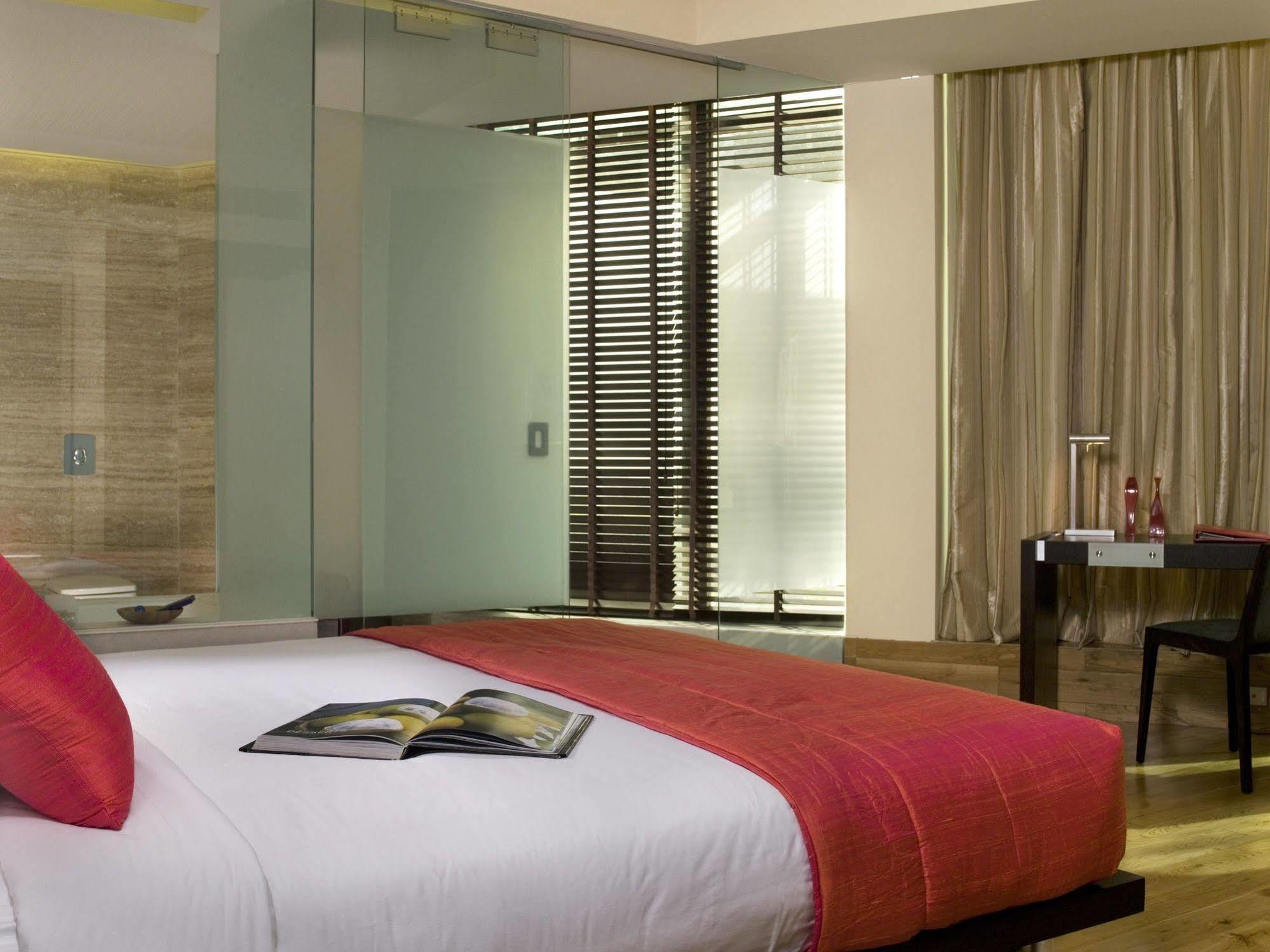 Galaxy Hotel & Spa Ґурґаон Екстер'єр фото