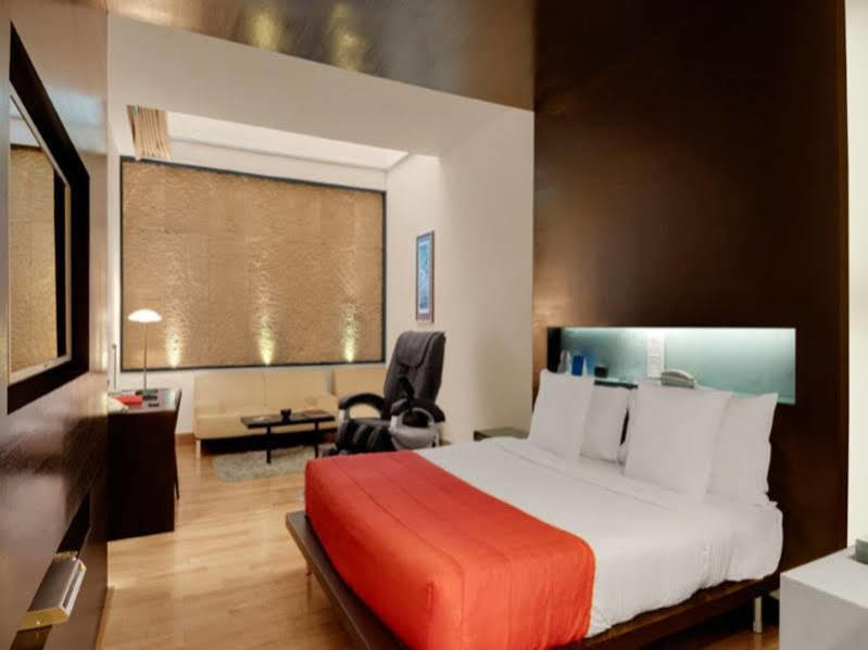 Galaxy Hotel & Spa Ґурґаон Екстер'єр фото